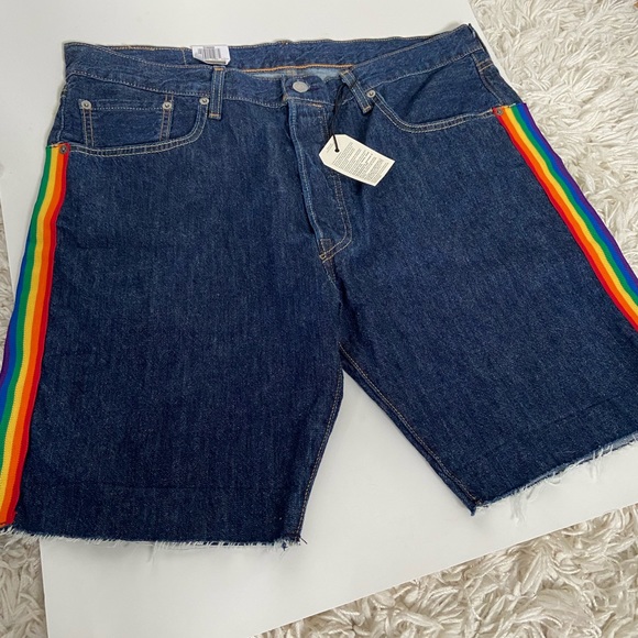 Levi’s Men’s Pride Shorts - Picture 3 of 3